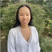 Étudiante deuxième année double licence histoire de l'art- histoire donne cours d'histoire/ histoire art du primaire à la terminale